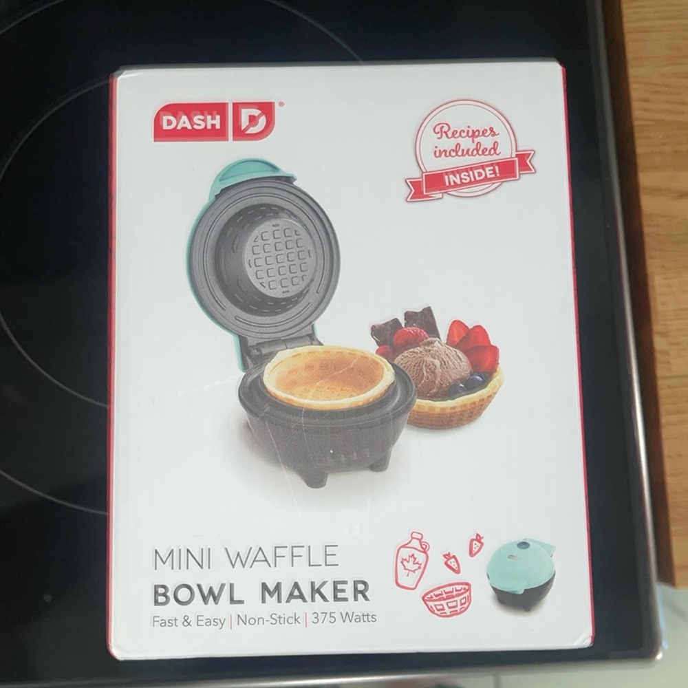 Dash waffle bowl maker
